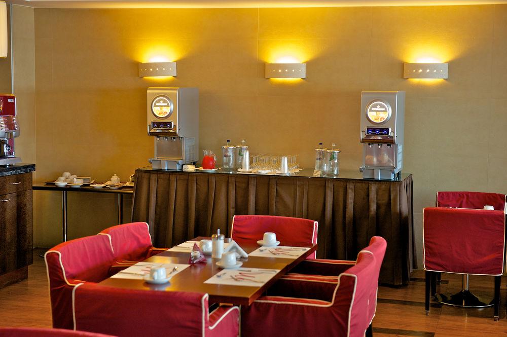 Hotel Delfino Taranto Eksteriør billede