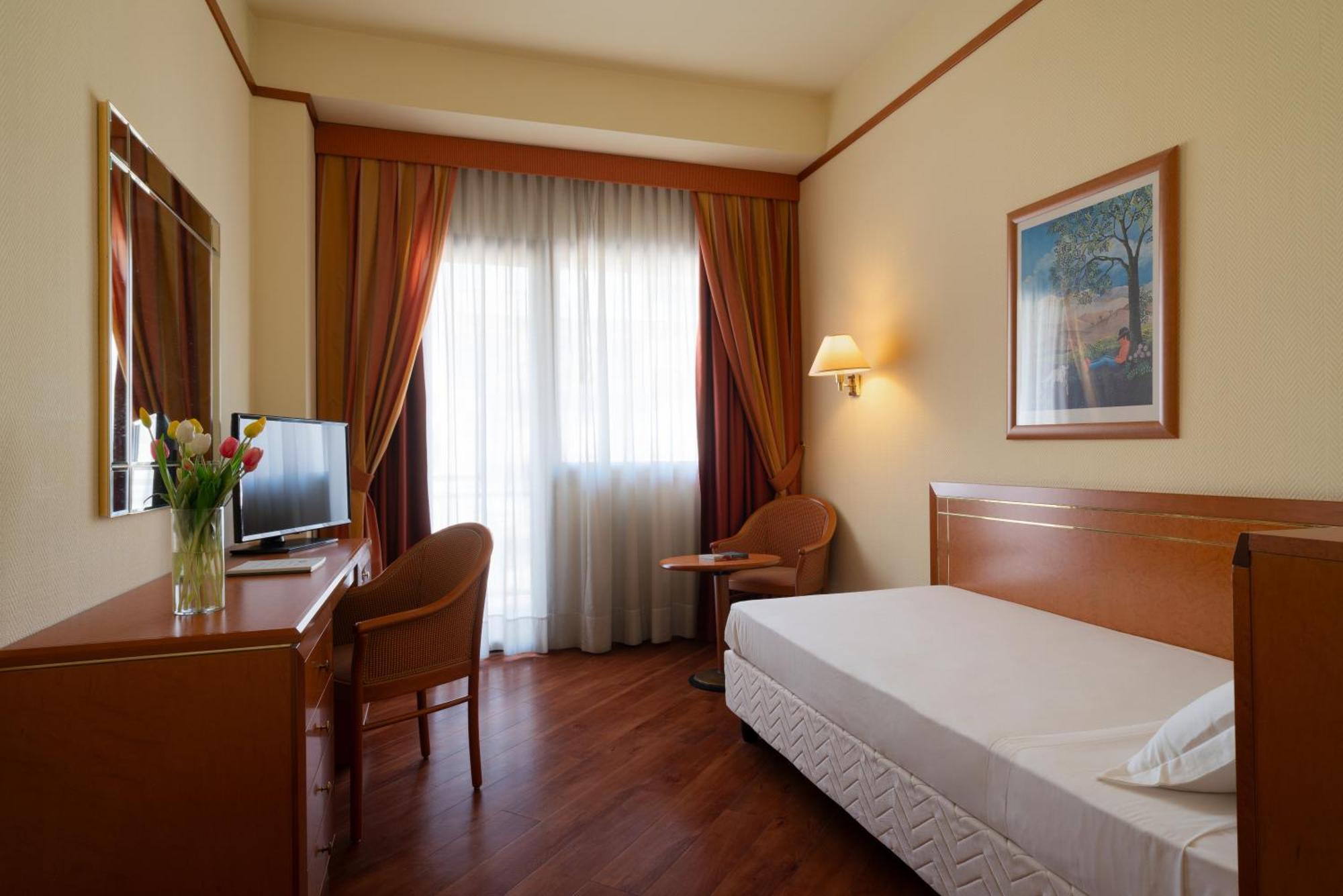 Hotel Delfino Taranto Eksteriør billede