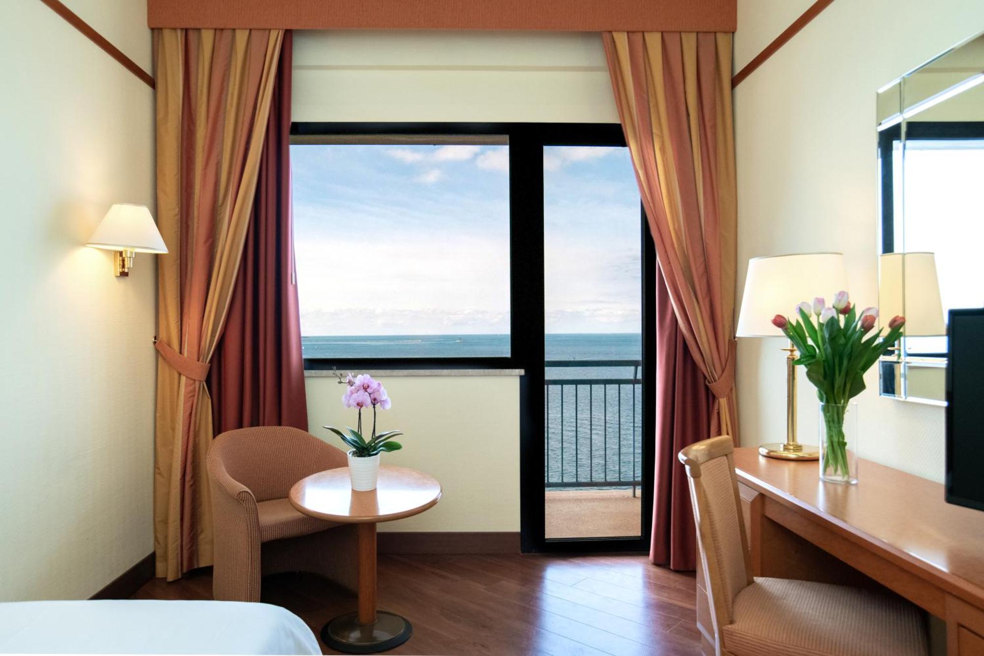 Hotel Delfino Taranto Eksteriør billede