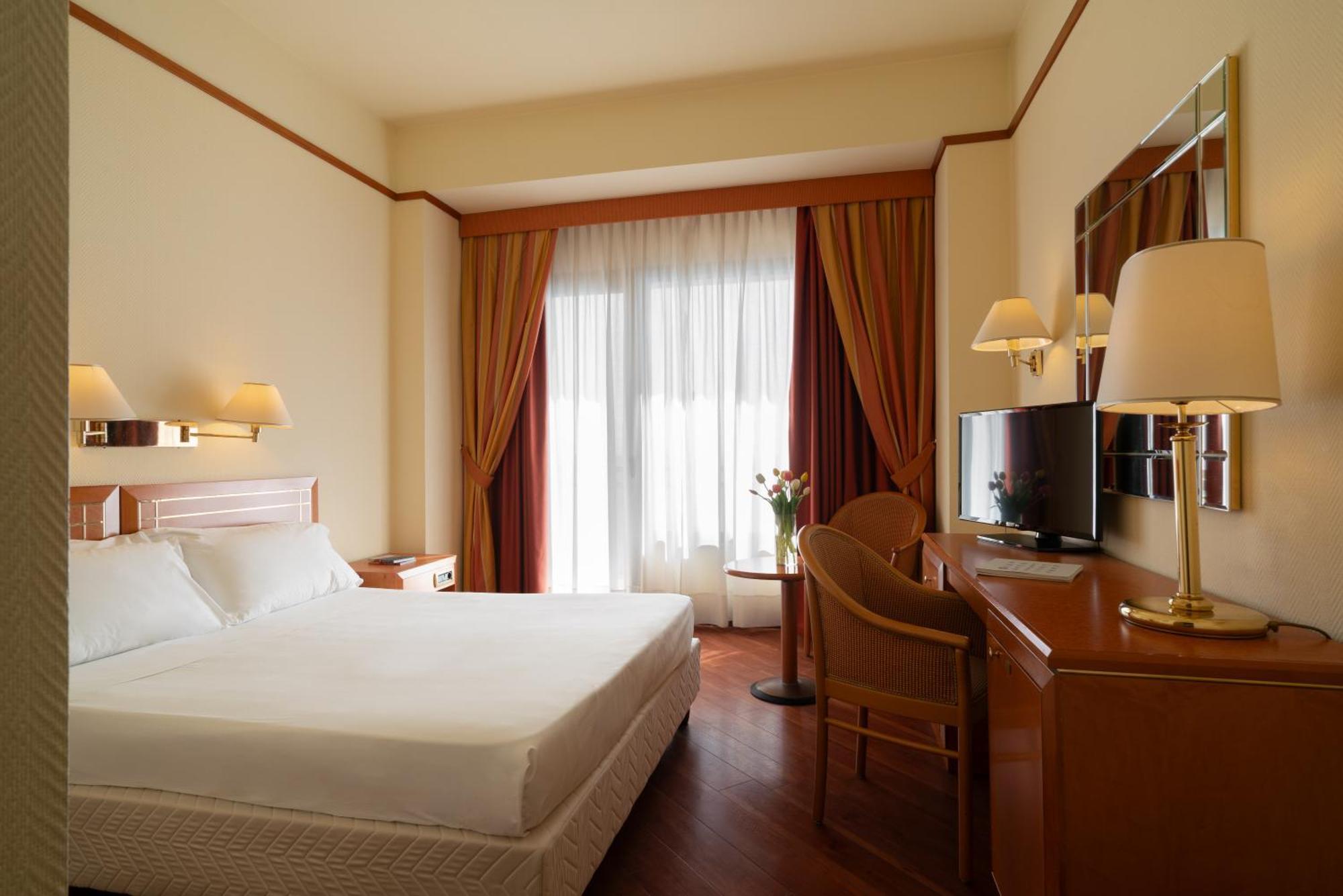 Hotel Delfino Taranto Eksteriør billede